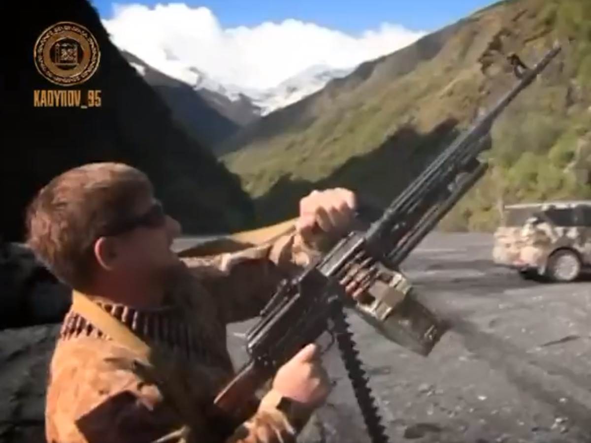  Ramzan Kadirov puca iz puške u nebo 