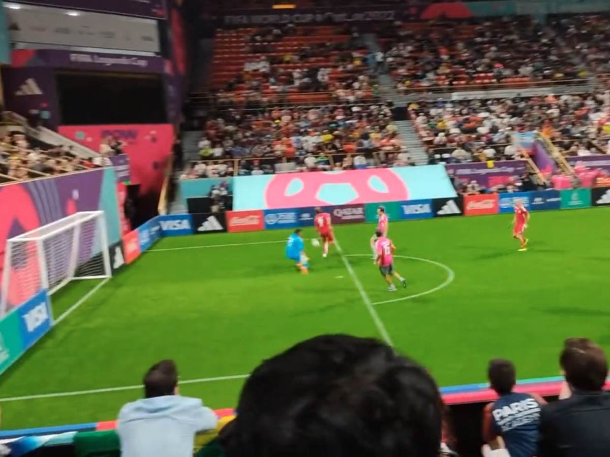  Neverovatan gol Dijega Forlana na Mundijalu u Kataru 