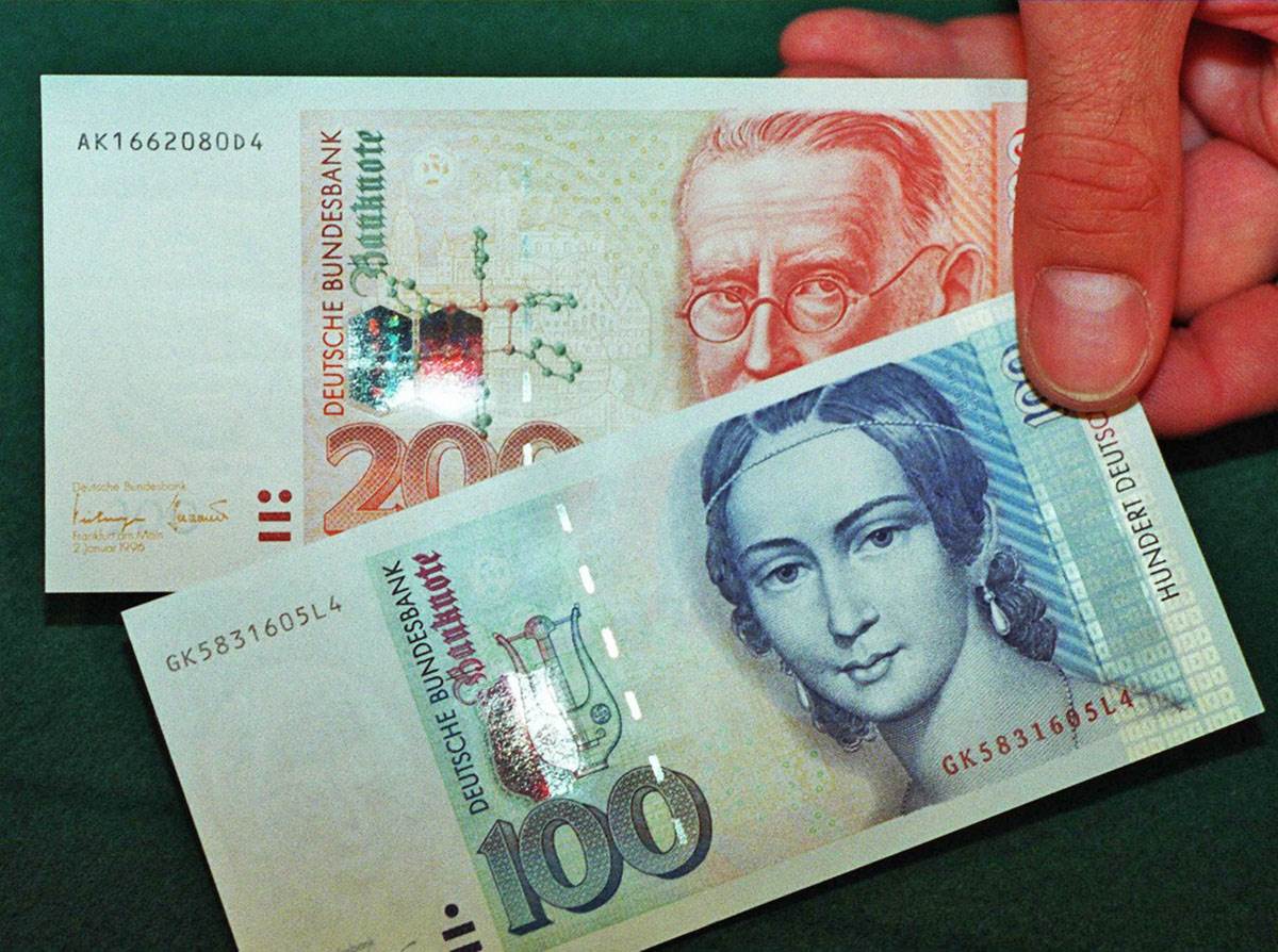  Oko 12 milijardi nemačkih maraka nije zamenjeno u evre 