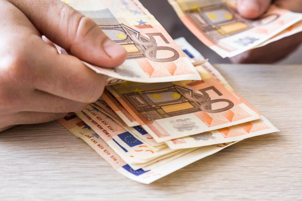 Nova pomoć države! Vlada Srbije davaće od 250 do 5.000 evra: Evo ko može da dobije novac i koji su uslovi