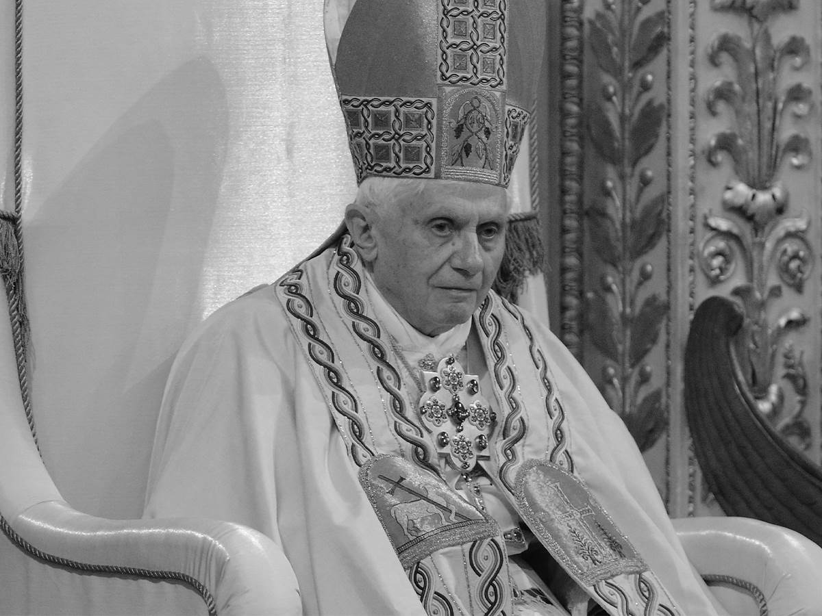  Papa Benedikt XVI se povukao sa položaja 