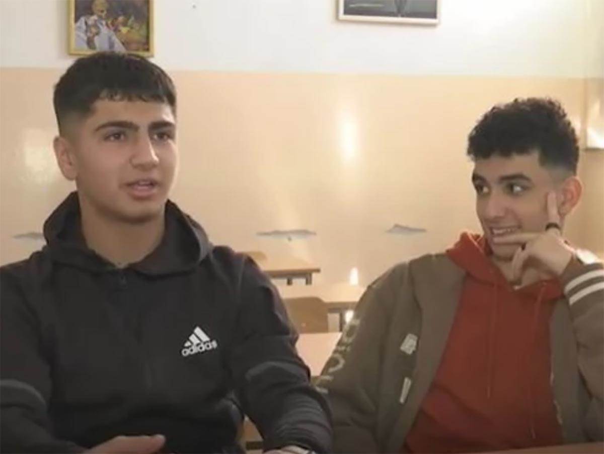  Avganistanac i Sirijac se druže u Beogradu 