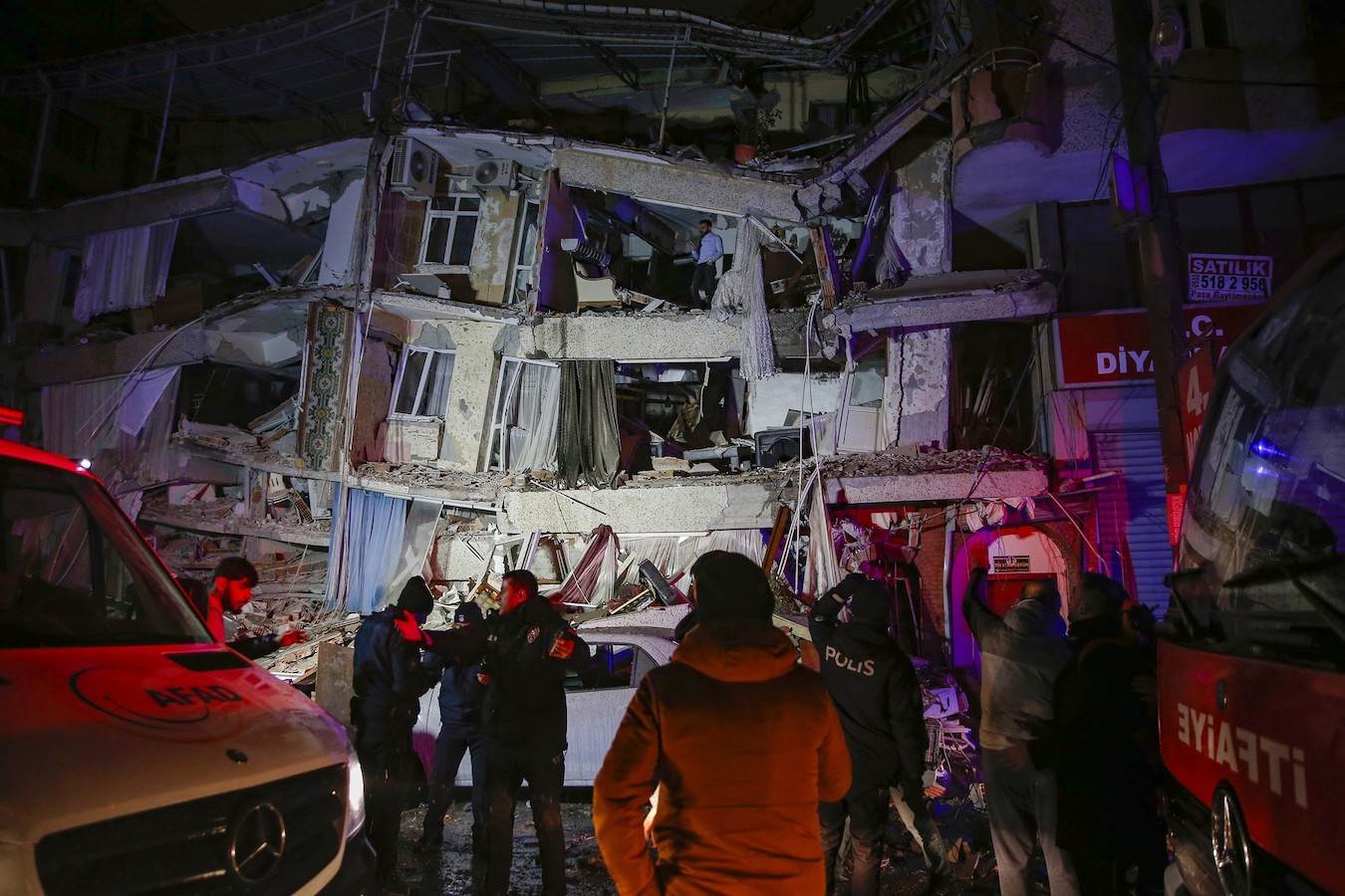  Zemljotres u Turskoj rušio zgrade 