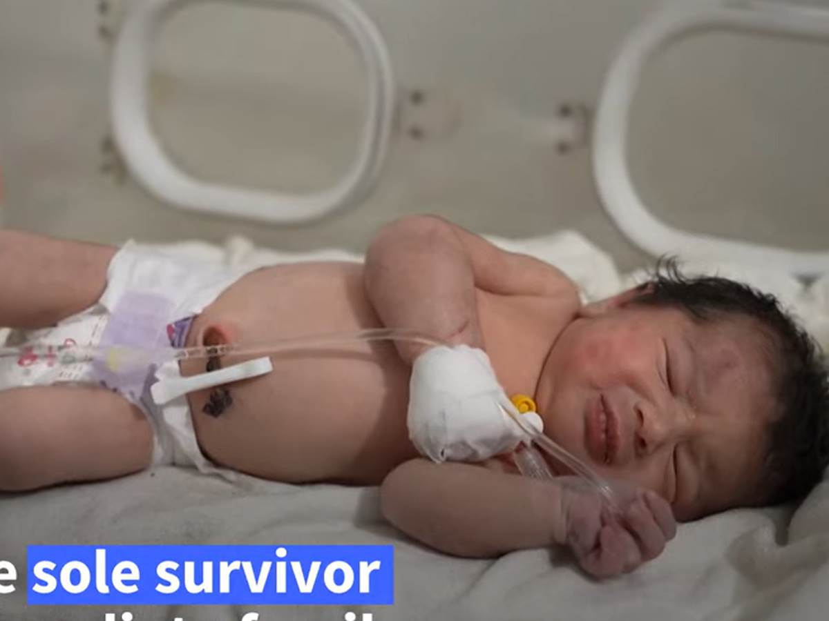  Usvojena sirijska beba koja je rođena u ruševinama 