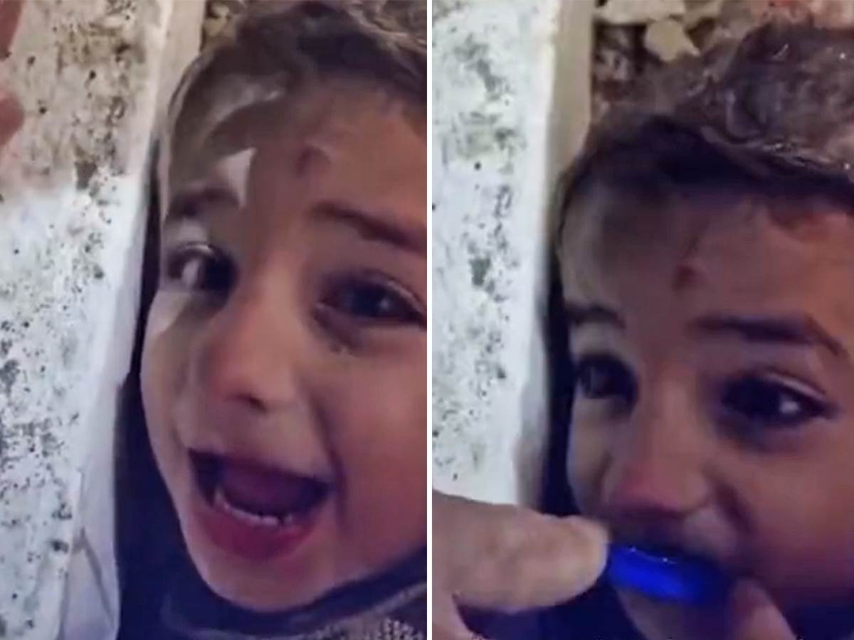  Sirijskom dečaku daju vodu nakon 45 sati u ruševinama 