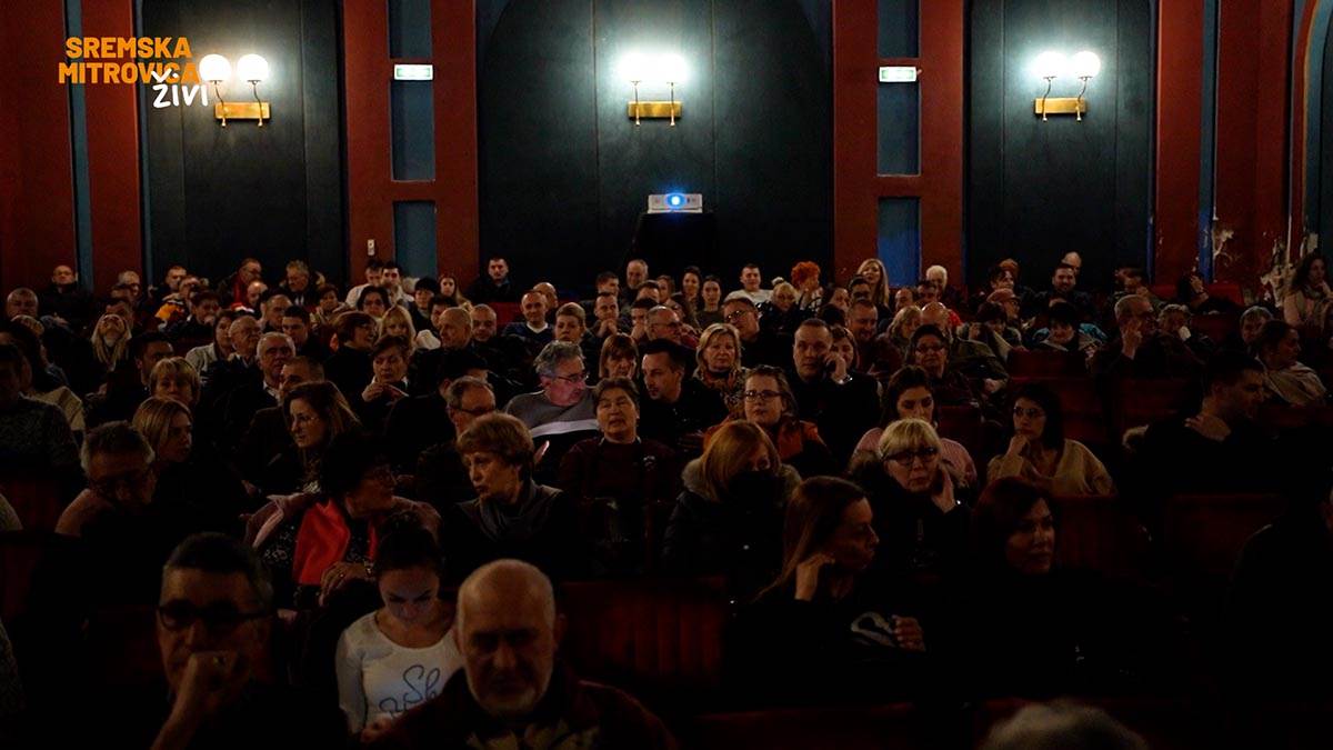  SREMSKA MITROVICA OBEZBEDILA BESPLATNE PROJEKCIJE "OLUJE": Lepa inicijativa grada i veliko interesovanje film 