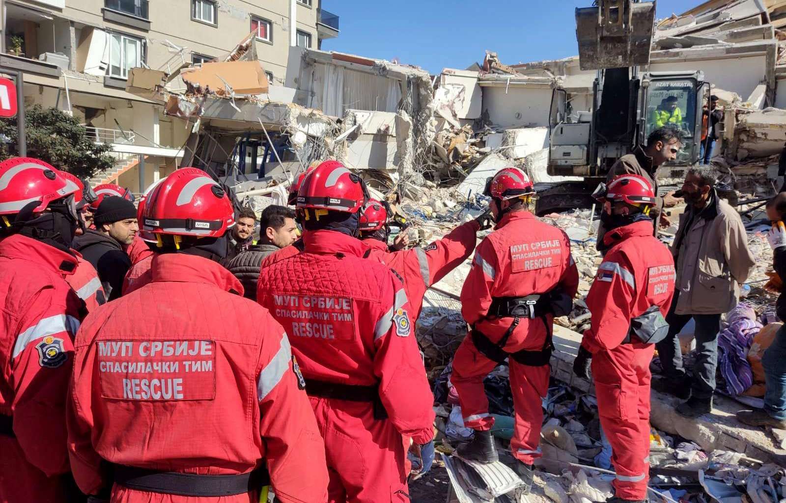  Žena spasena nakon 100 sati pod ruševinama u Turskoj 