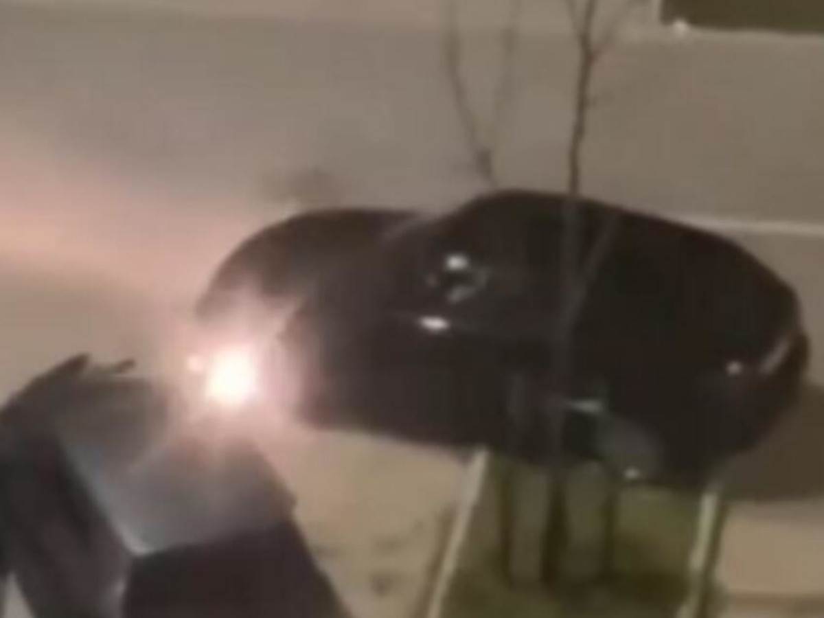 Žena oštetila nekoliko vozila na parkingu u Novom Sadu 