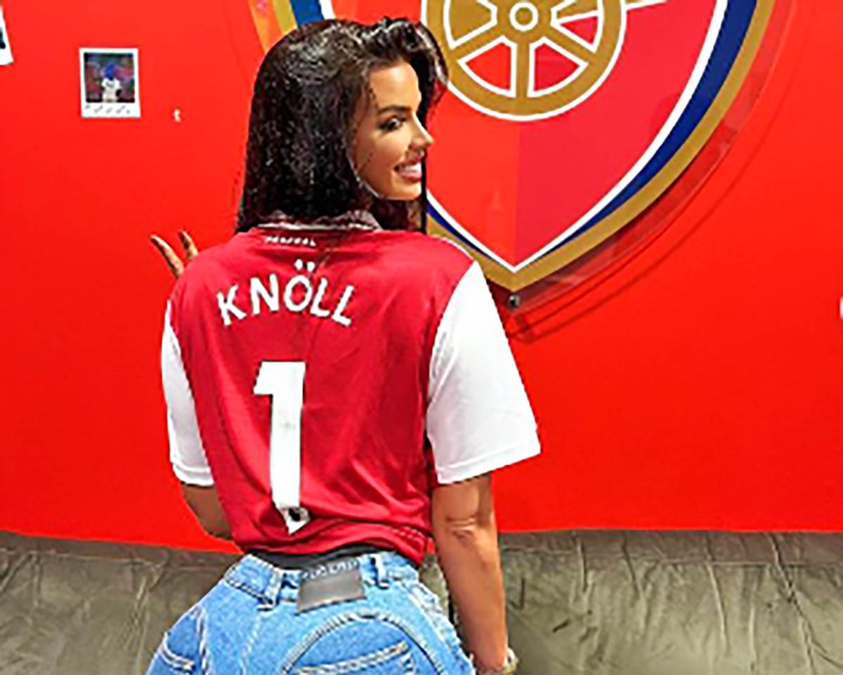  Ivana Knol u dresu Arsenala 
