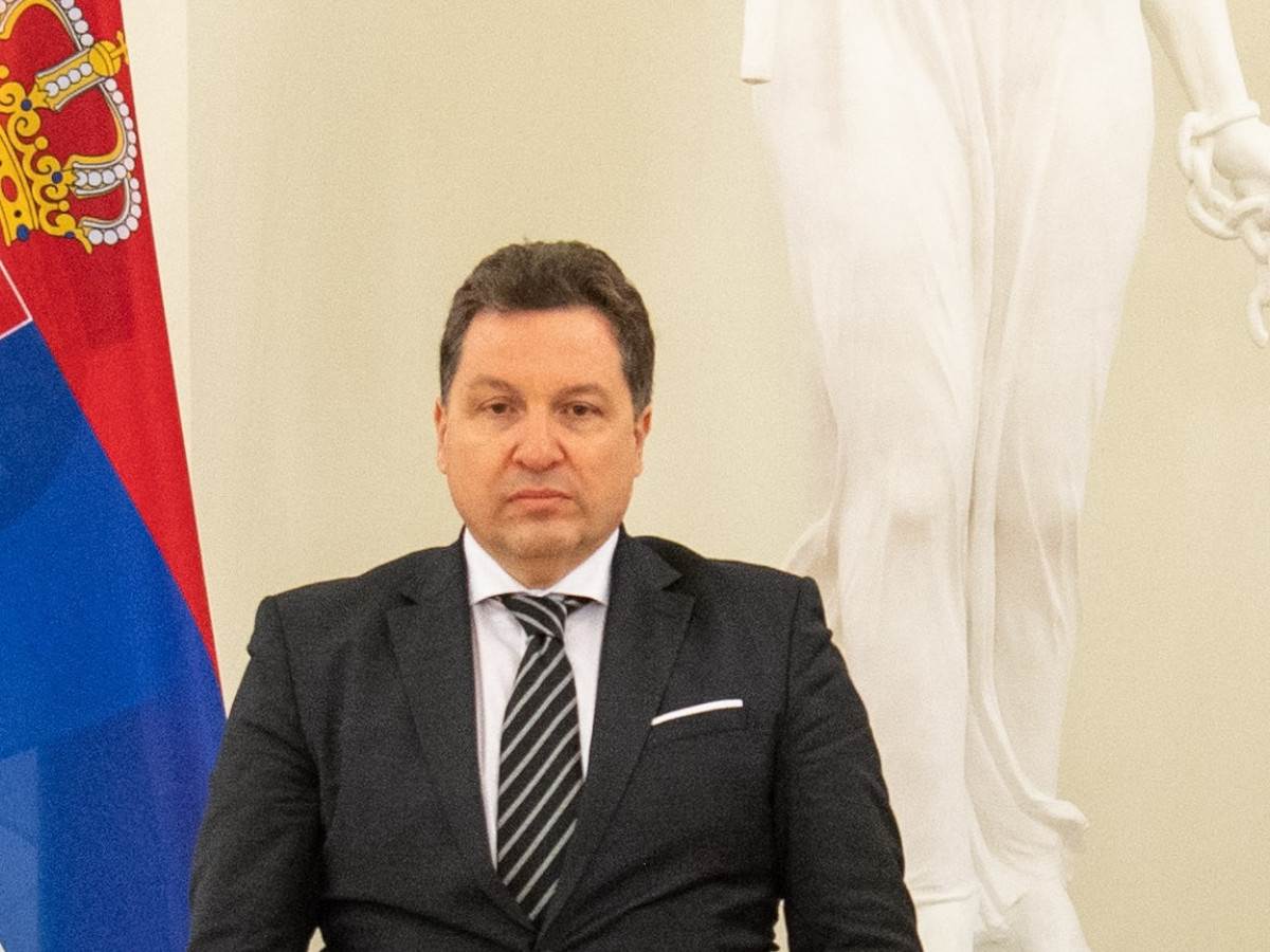  Svi pričaju o dugmetu i sakou ambasadora Srbije u Poljskoj 