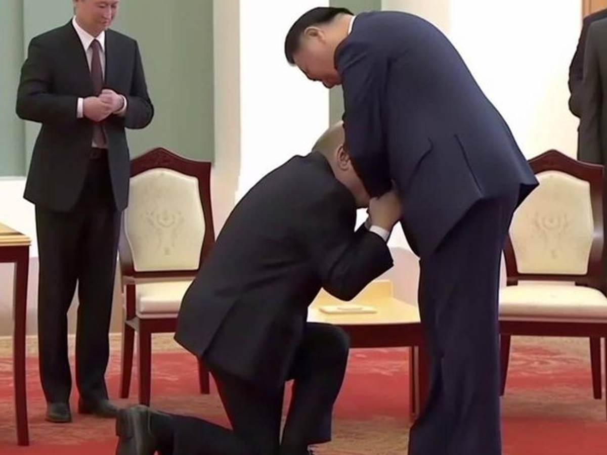  Vladimir Putin kleči pred Si Đinpingom lažna slika 