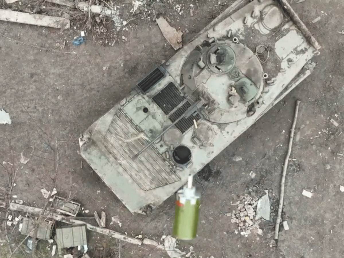  Ukrajinci uništili ruski tenk granatom 