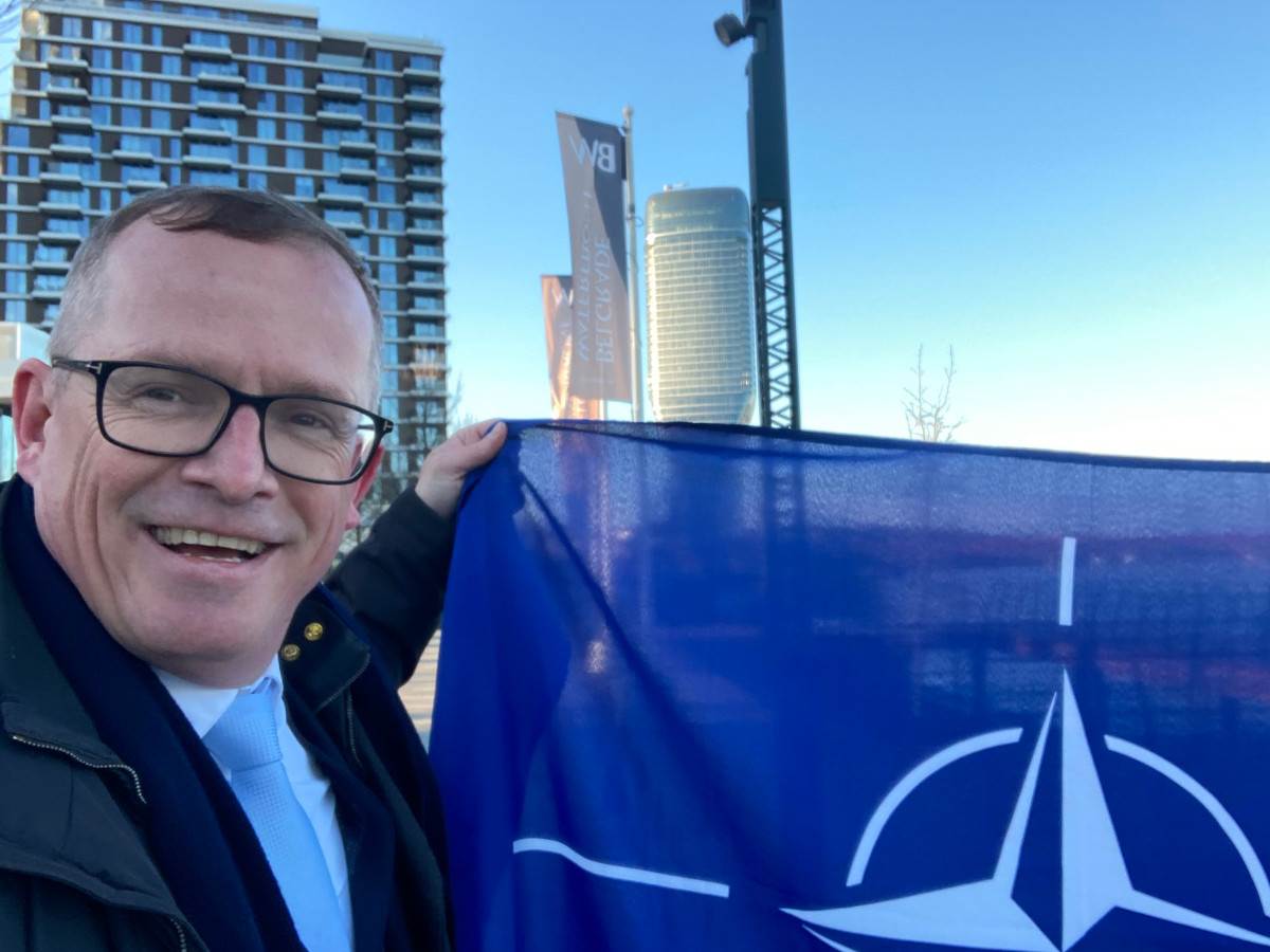  Austrijanac razvukao NATO zastavu usred Beograda 