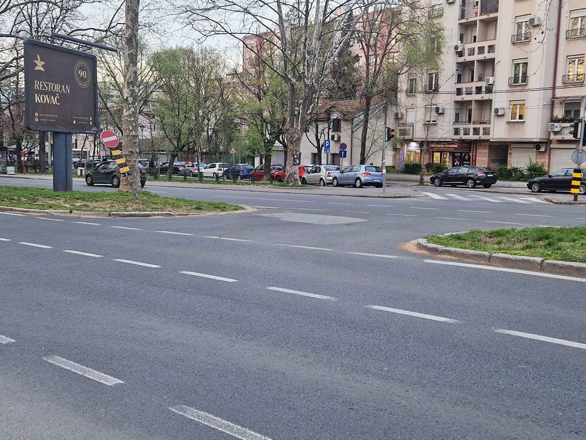  Pravilno skretanje u Bulevaru oslobođenja u Beogradu 