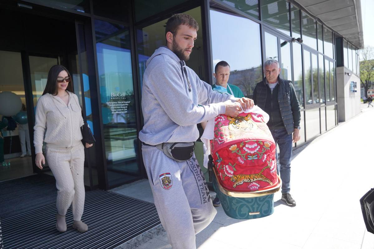  Bogdana Ražnatović izašla iz porodilišta nosiljka od hiljadu sto evra 