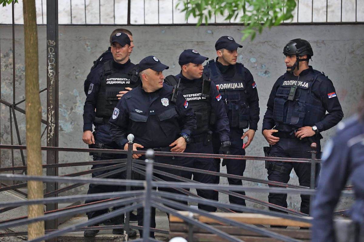  2 policajca u svim školama u Beogradu 