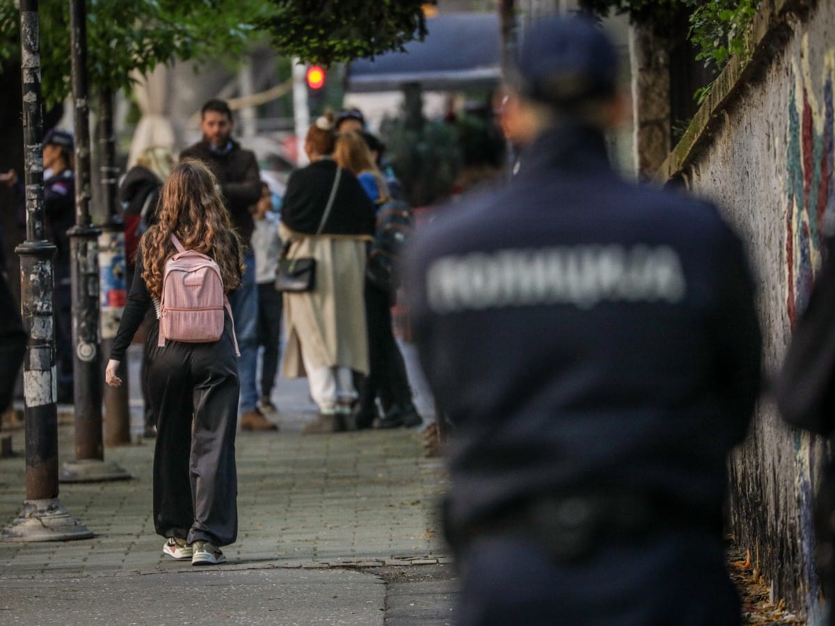  Škola na Novom Beogradu uvela mere zbog dojava o bombama 