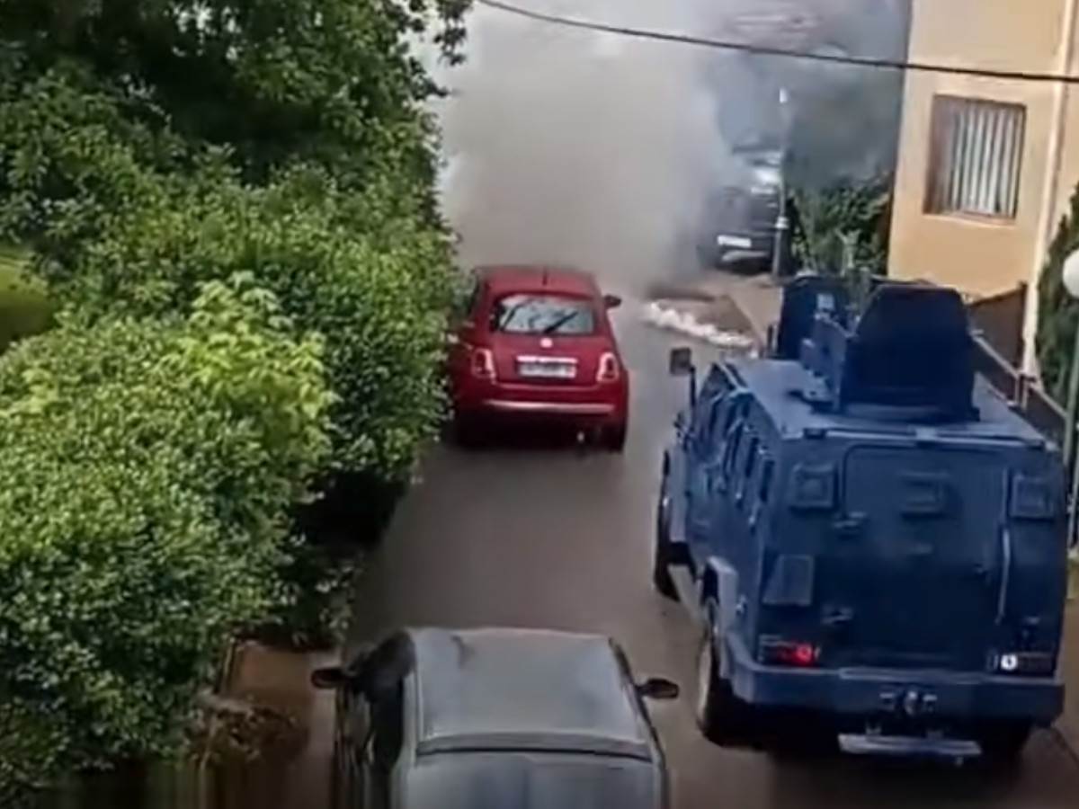  oklopna vozila patroliraju ulicama Zvečana 