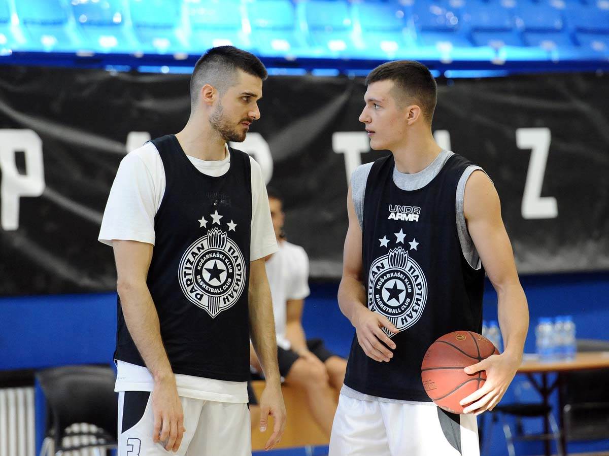  Košarkaš Partizana Đorđije Jovanović trenirao sa Lejkersima 