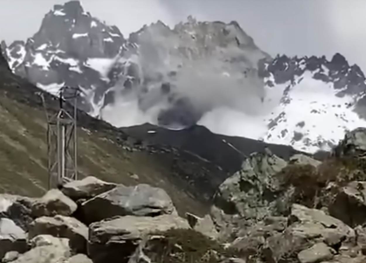  Snimak urušavanja vrha planine u Austriji 