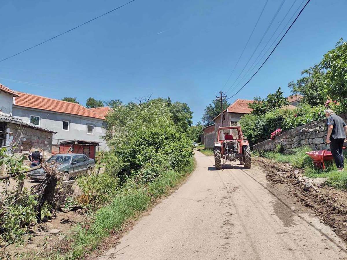  Poginuo vozač traktora u Leskoviku 