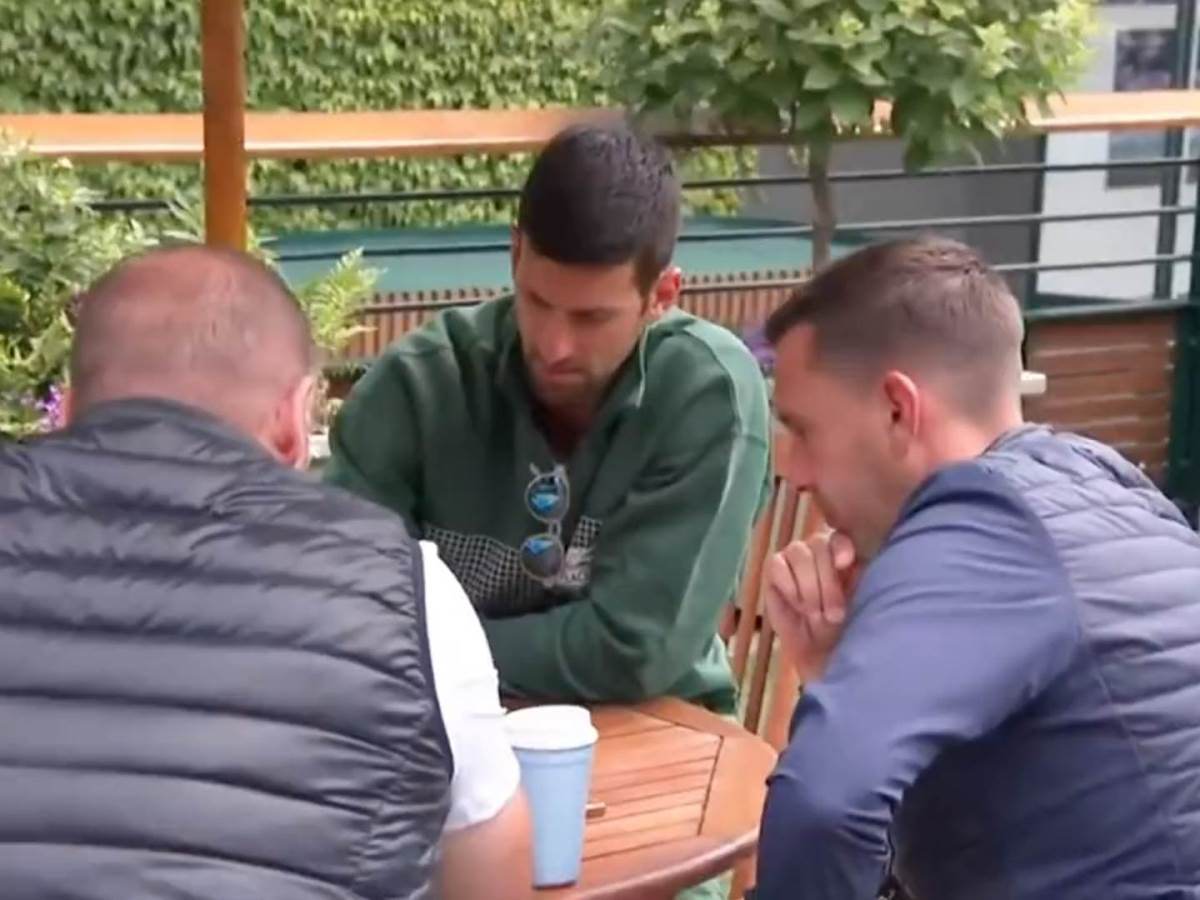  Novak Đoković igra Čoveče ne ljuti se na Vimbldonu video snimak 