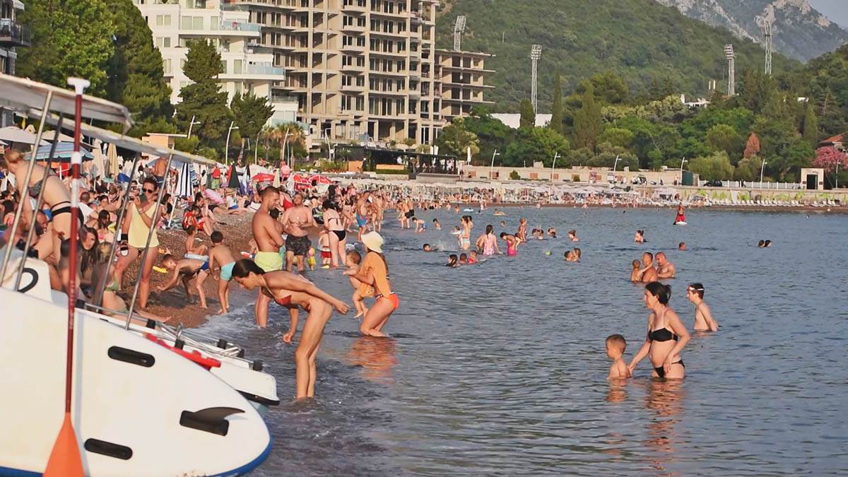  Koliko košta dan na plaži u Crnoj Gori 
