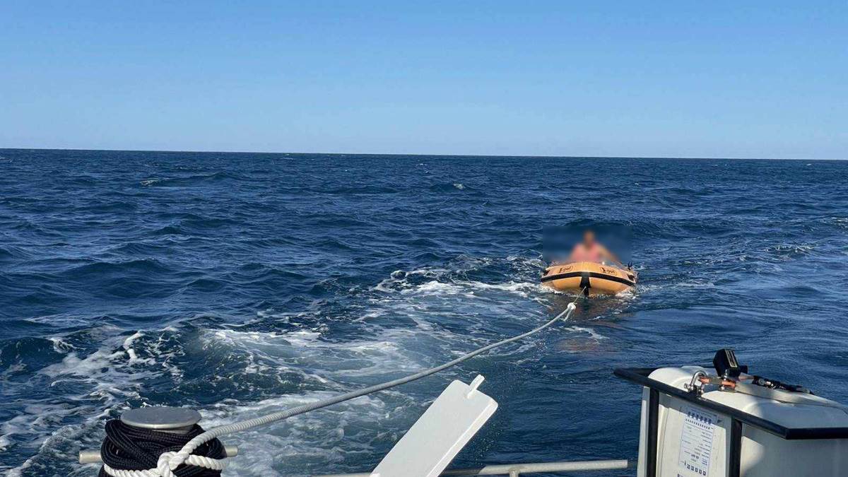  Zaglavljen muškarac u čamcu na moru u Crnoj Gori bura ga nosila na pučinu 