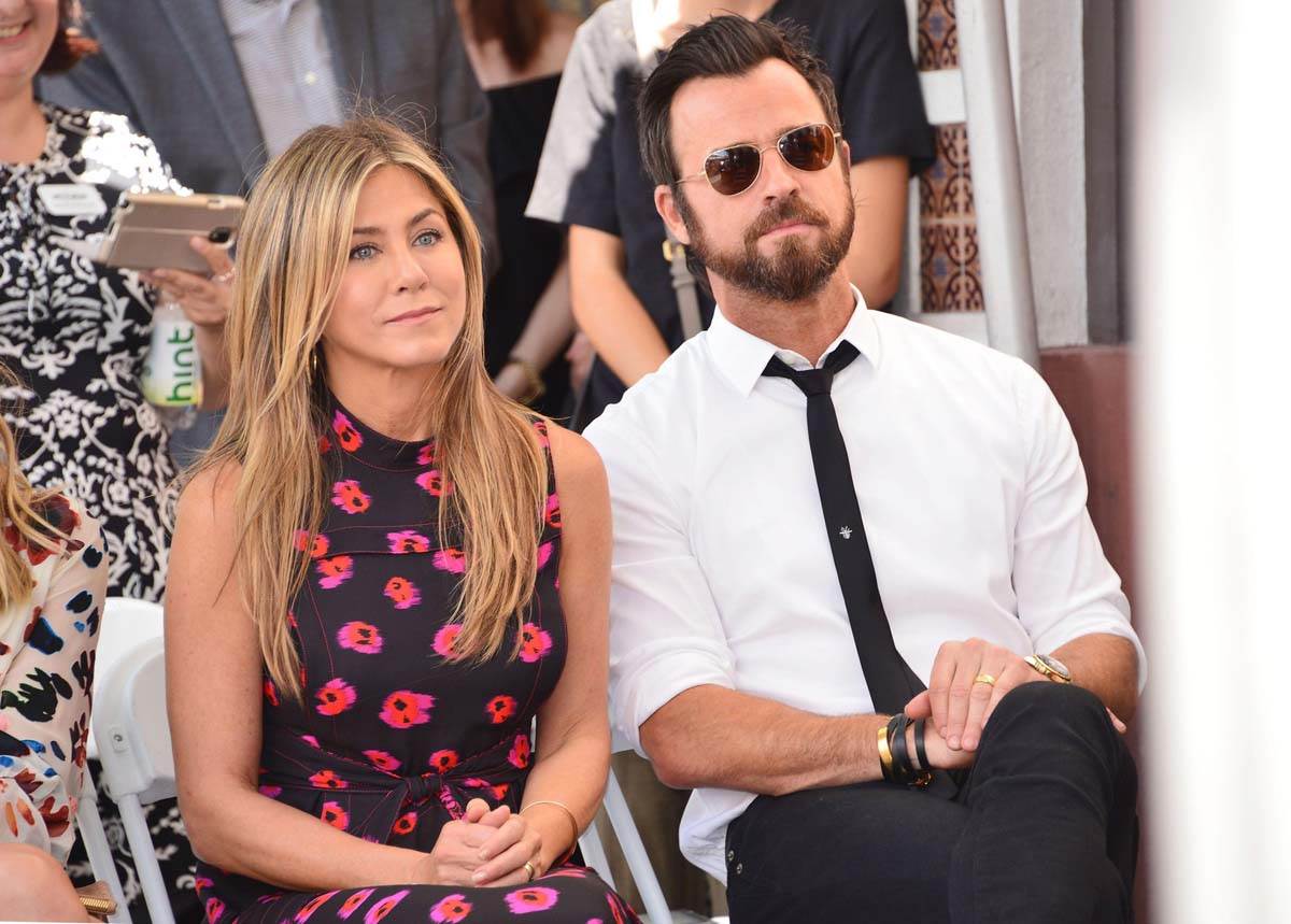  Bivši muž Dženifer Aniston viđen u društvu dosta mlađe 