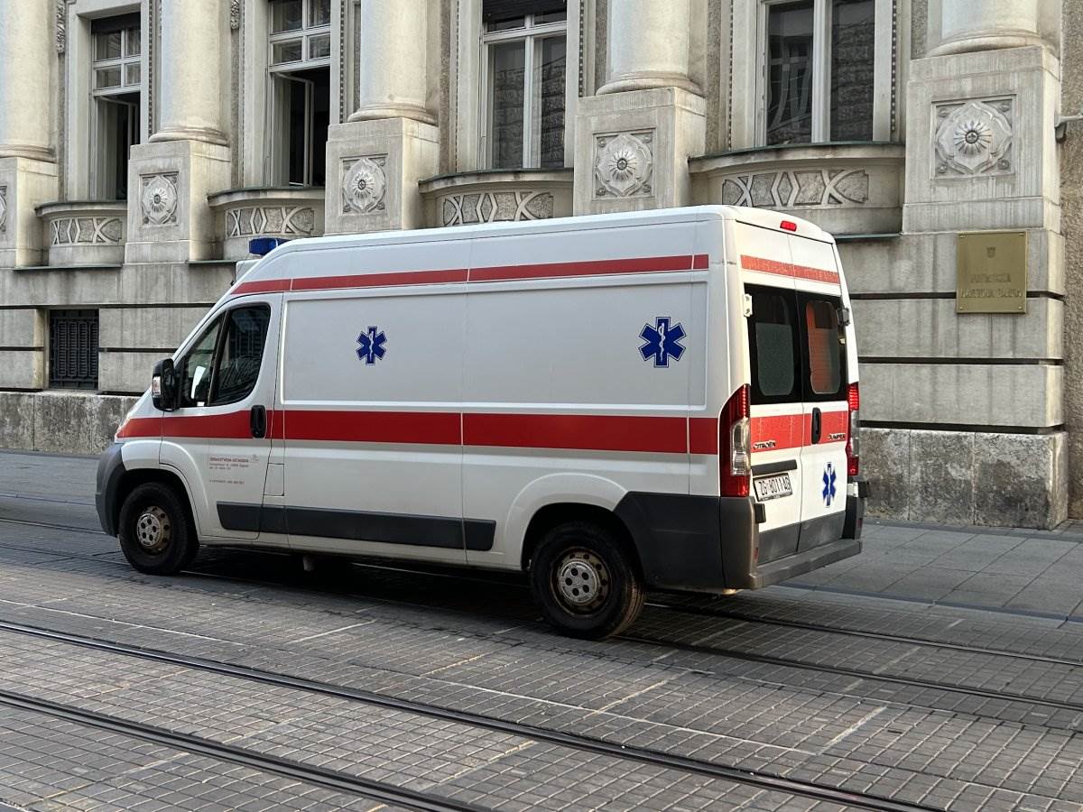  Automobil sa beogradskim tablicama sleteo sa puta u Hrvatskoj 