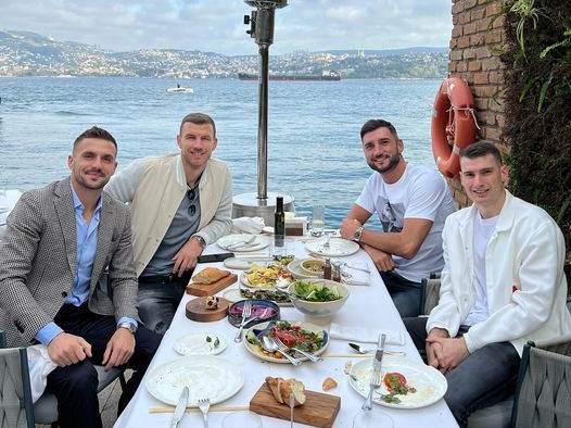  Tadić, Džeko i Livaković na zajedničkom ručku u Istanbulu 