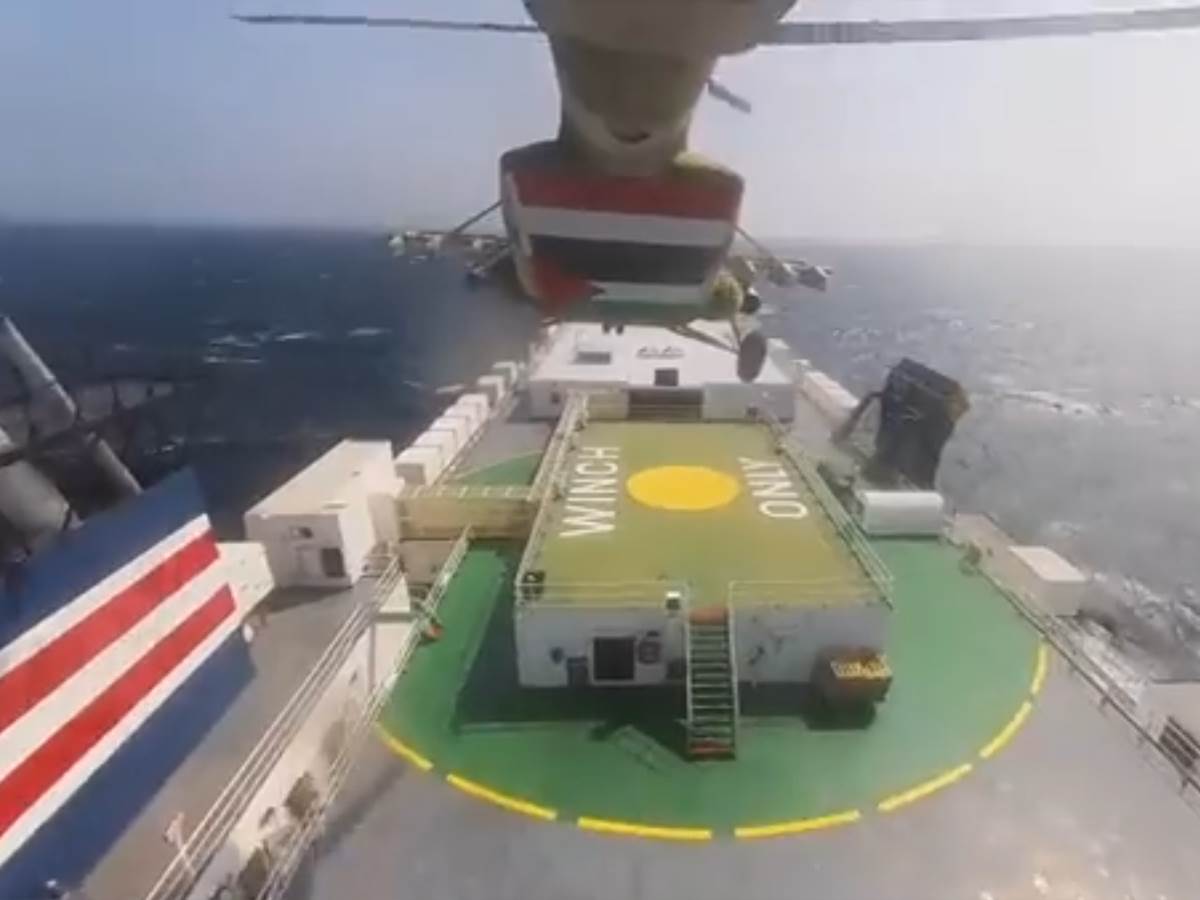  Objavljen snimak kako Guti otimaju teretni brod u Crvenom moru 