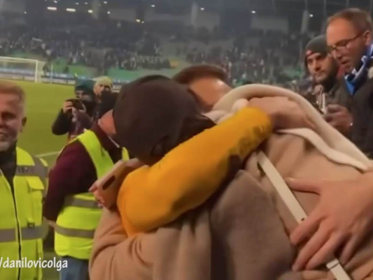  Jan Oblak i Olga Danilović poljubac posle utakmice video snimak 