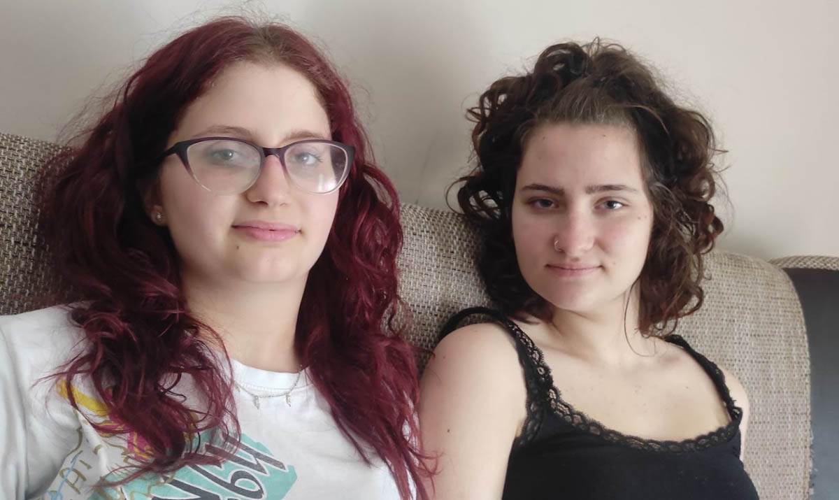  Dve sestre iz Niša boluju od retke bolesti 