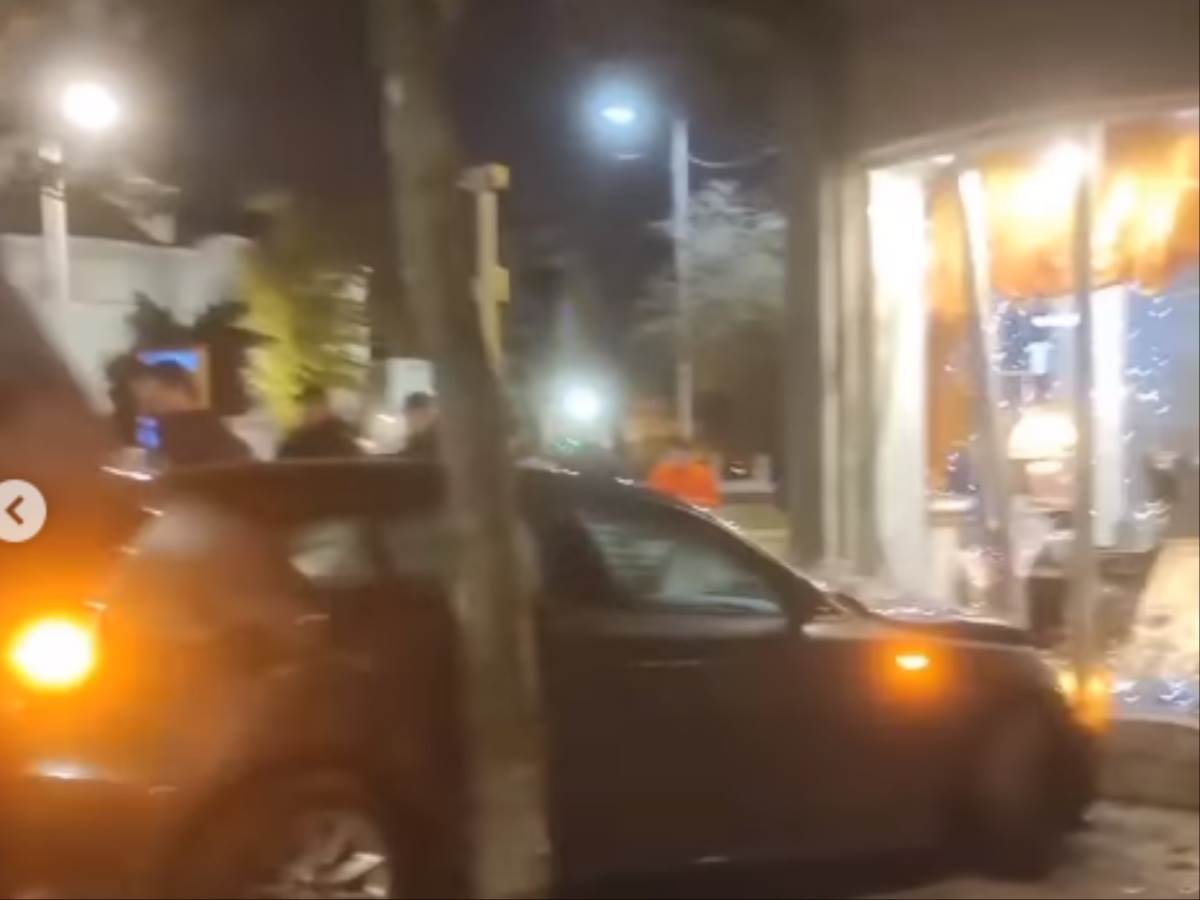  Automobil se zakucao u izlog u centru Beograda 