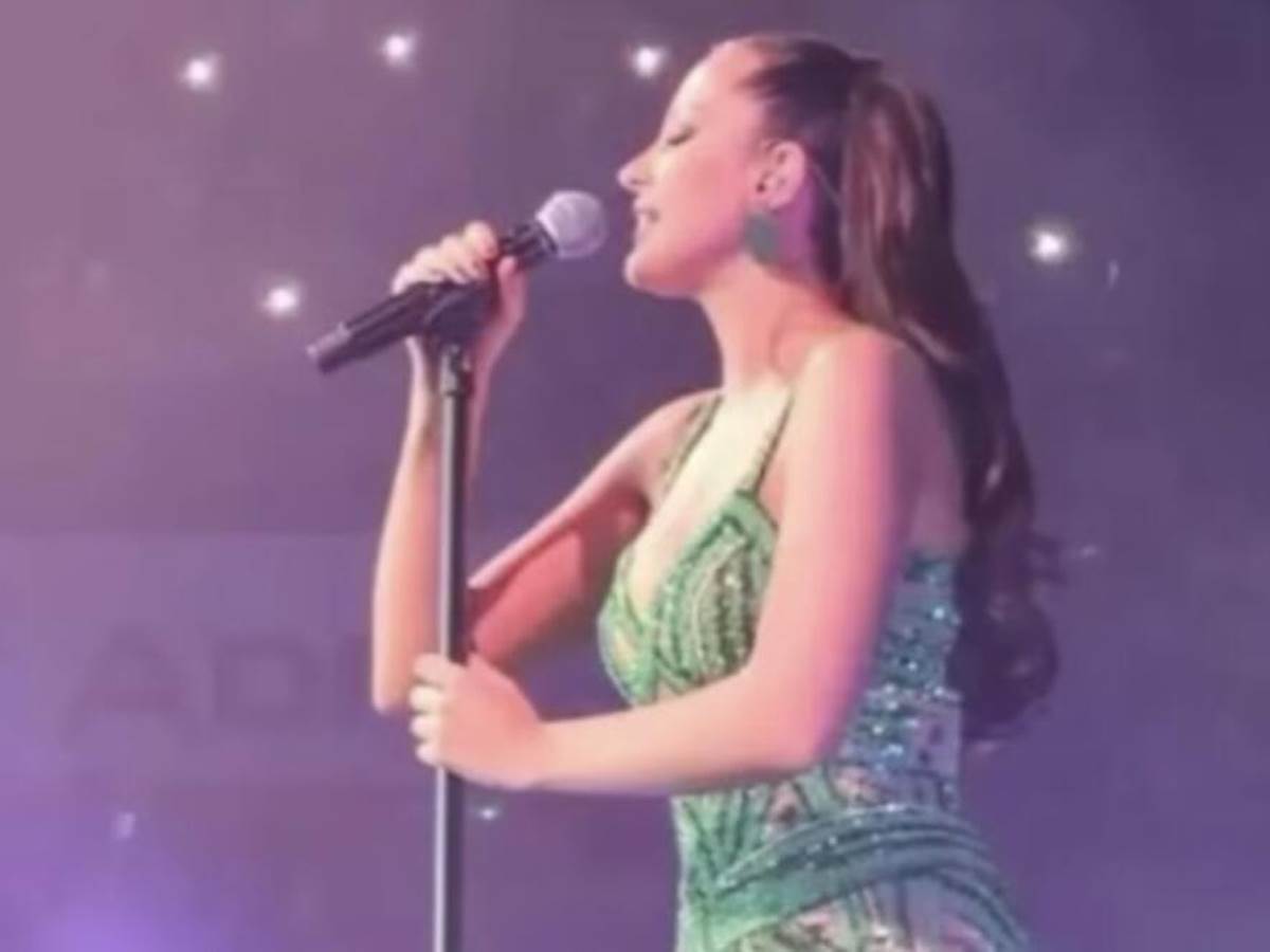 Aleksandra Prijović ha iniziato il suo primo concerto al Tuzla Entertainment