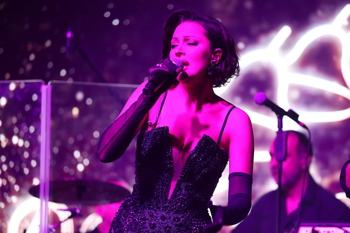 Per le canzoni del nuovo album Entertainment, Aleksandra Prijović ha pagato 200.000 euro
