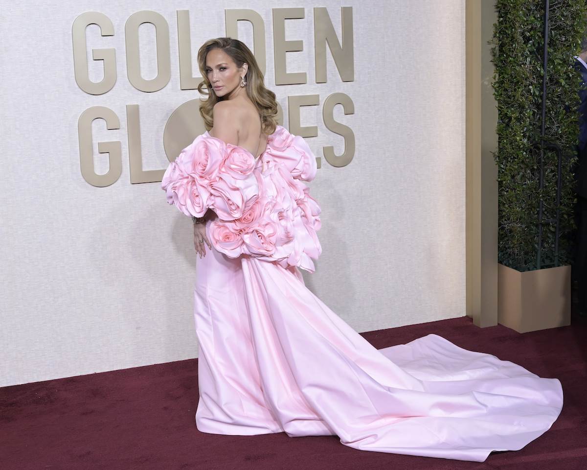  Dženifer Lopez u roze haljini na dodeli Zlatnog globusa 