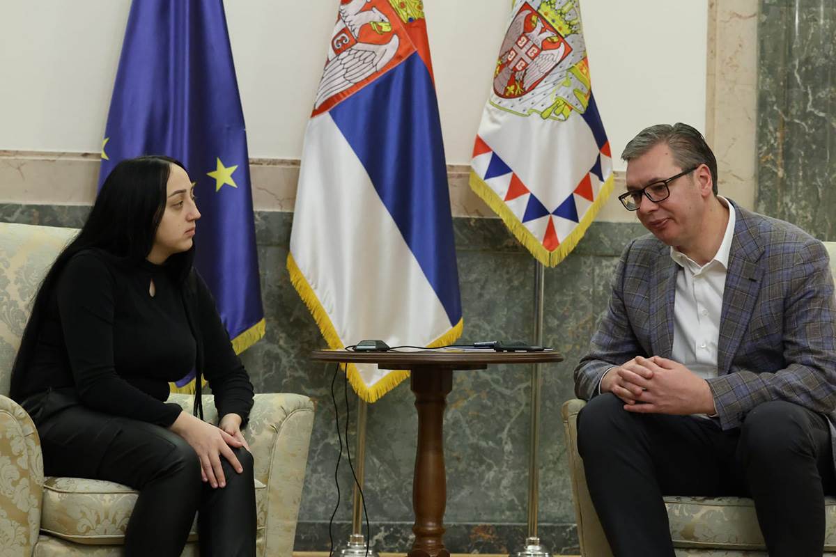  Vučić se sastao sa porodiljom Maricom iz Sremske Mitrovice  