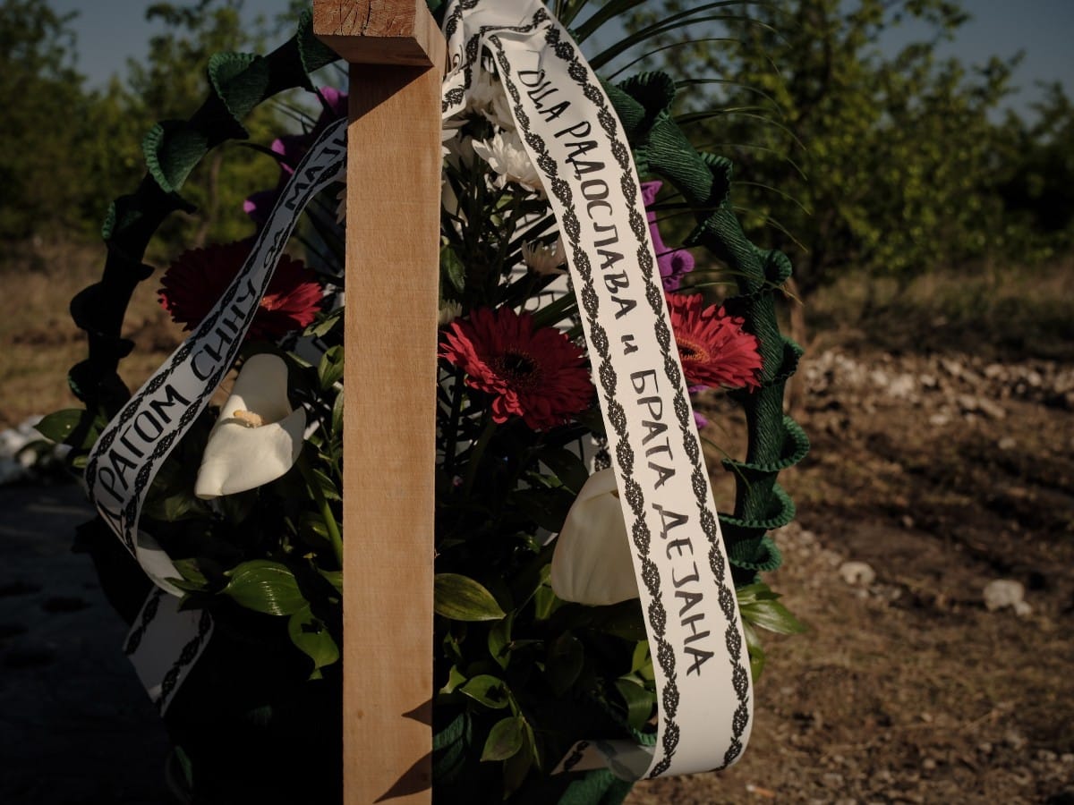  Porodica brata osumnjičenog za ubistvo Danke Ilić ostavila venac na grobu 