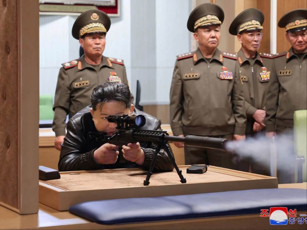  Kim Džong Un puca iz snajpera 