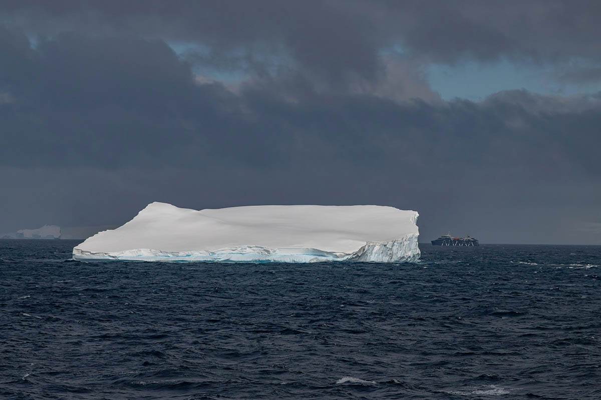  Ogroman ledeni breg se odlomio na Antarktiku 