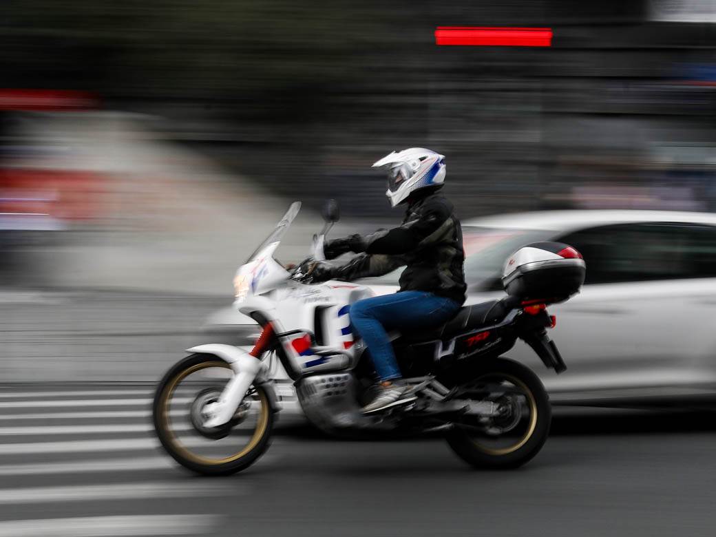  motor motociklista bajker saobraćaj 