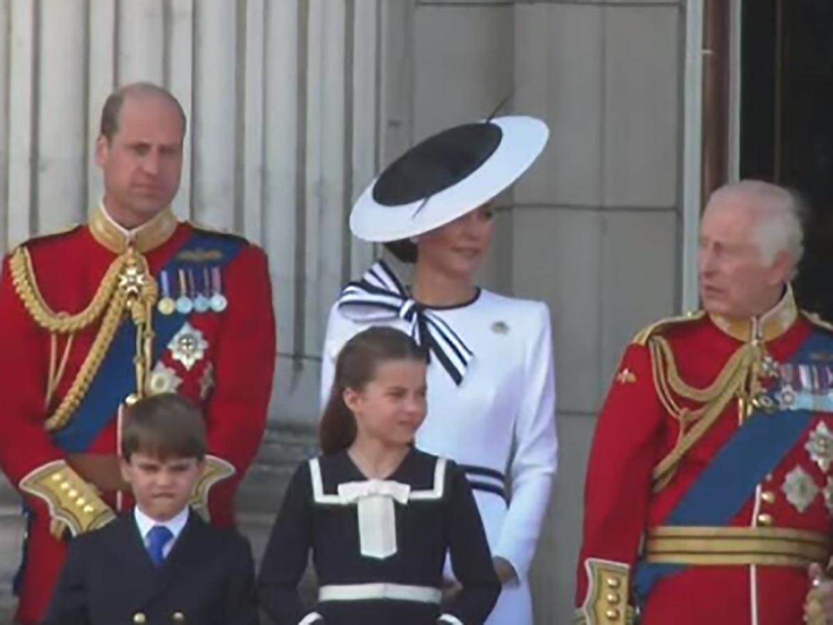  Snimak Kejt Midlton sa članovima kraljevske porodice na balkonu 