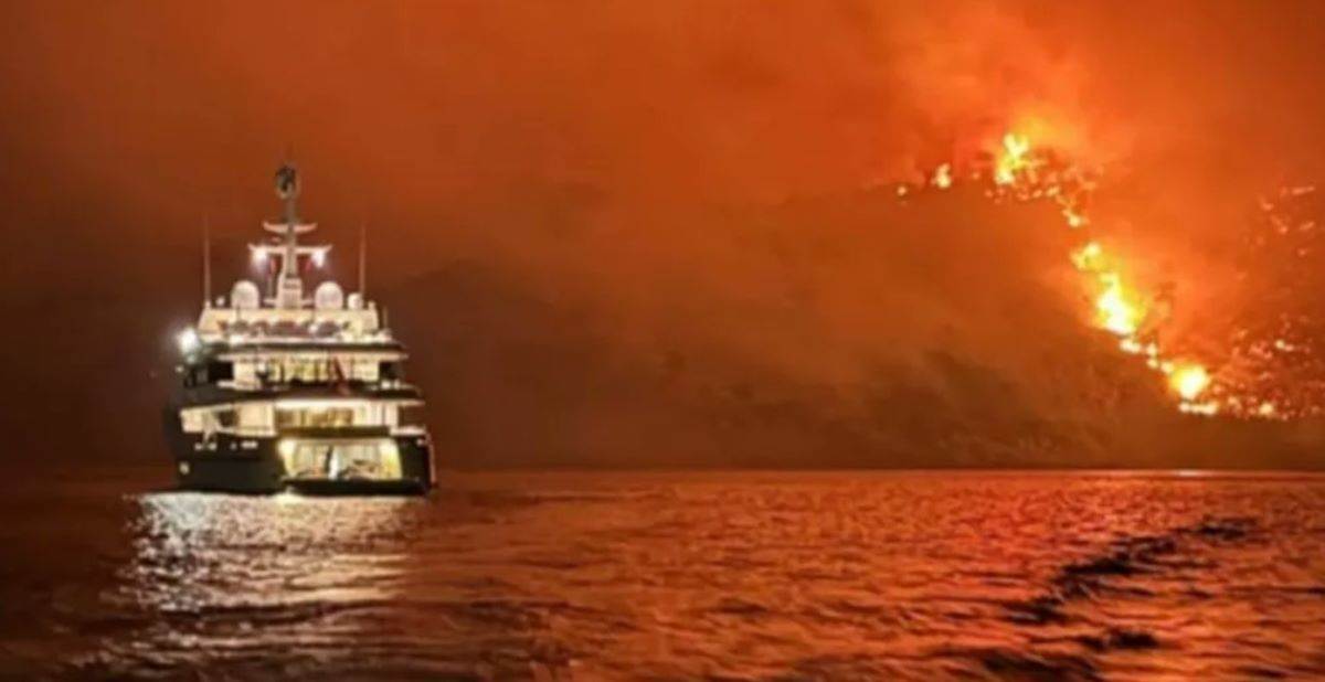  Požar koji je izbio na grčkom ostrvu Hidra izazvan vatrometom 