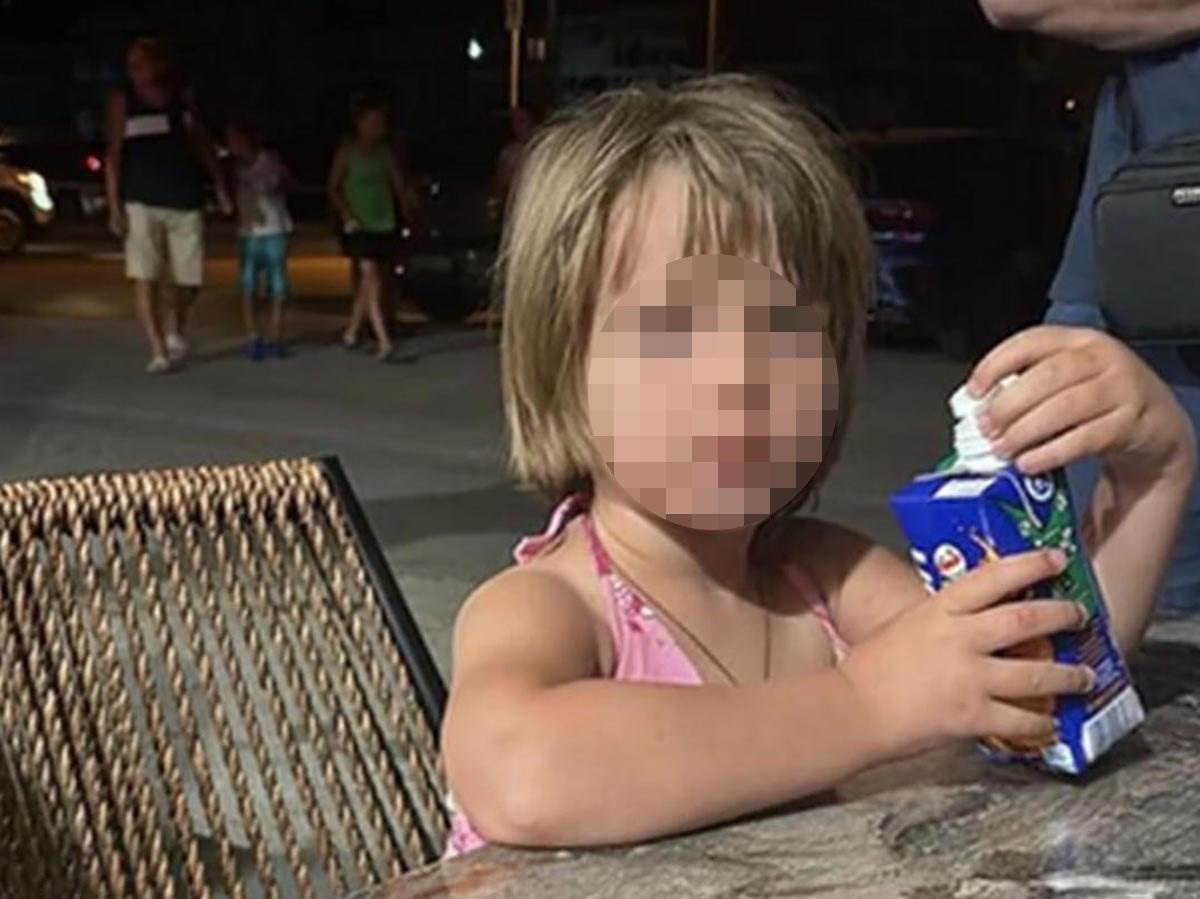  Turisti pronašli devojčicu Mariju u Nea Flogiti u Grčkoj, traže se njeni roditelji 
