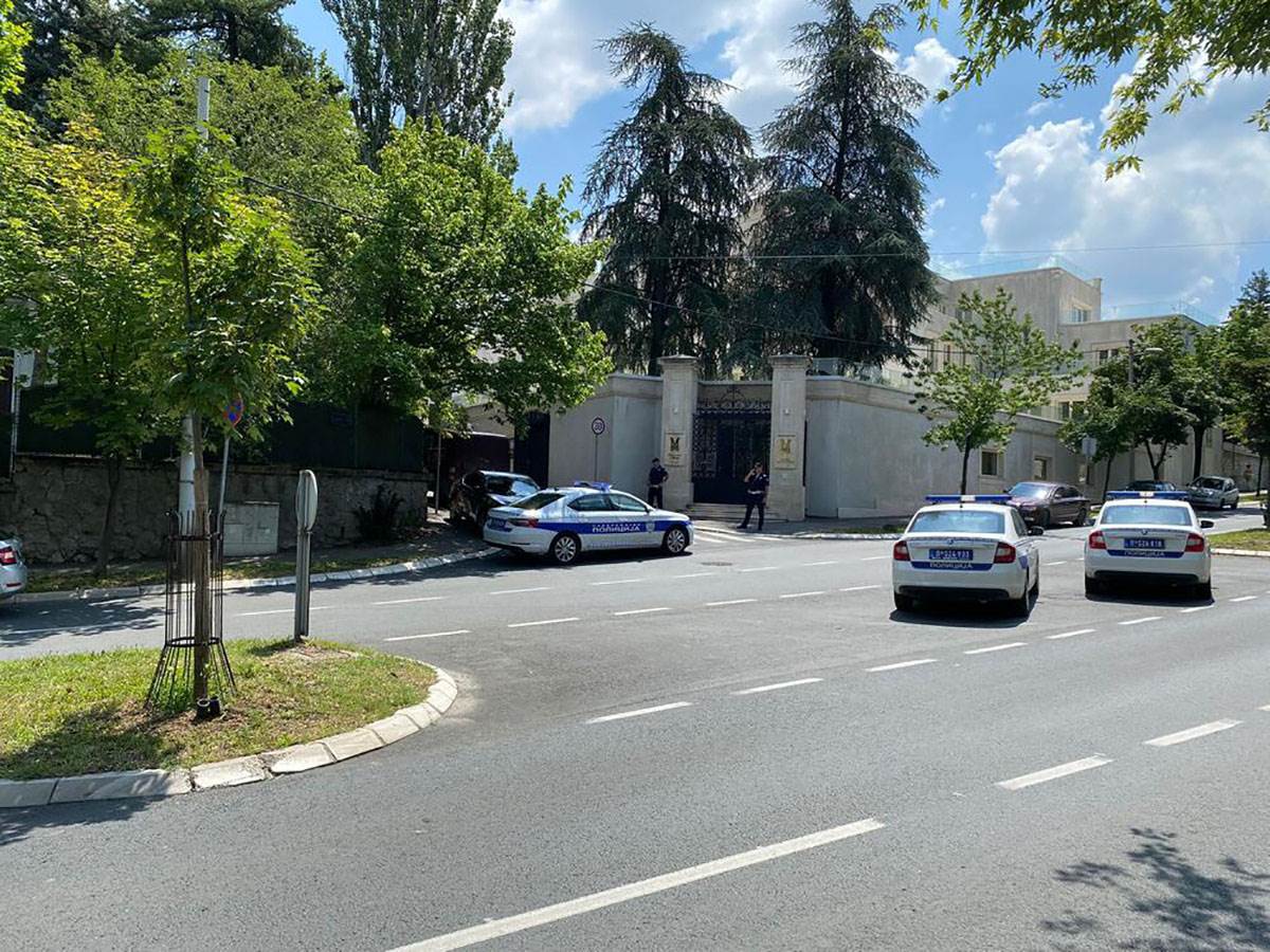  Prve fotografije ispred ambasade Izraela u Beogradu 