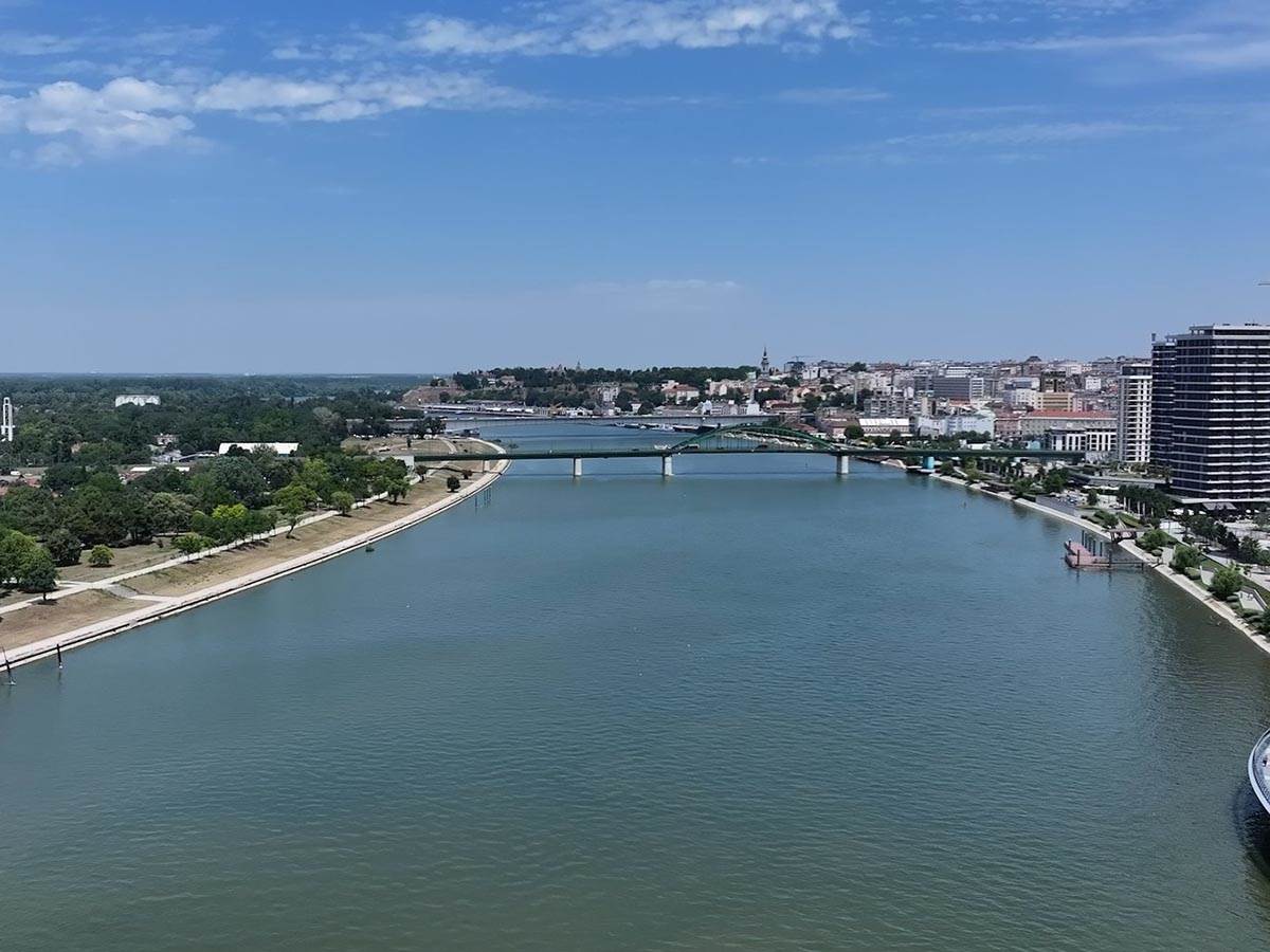  KRSTARENJE, PECANJE, SUNČANJE: Reka Sava, omiljeno mesto za predah od svakodnevice 