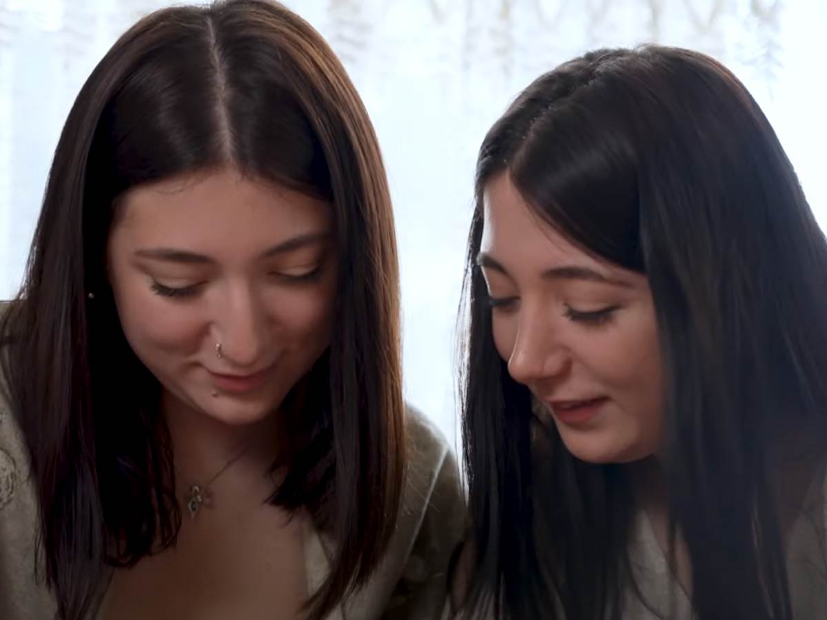  Elena i Ana se upoznale na TikTok aplikaciji i saznale da su sestre bliznakinje 