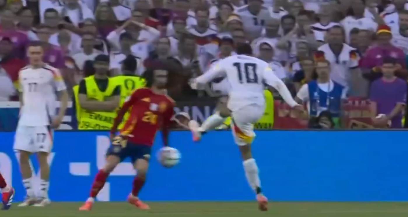  Nedosuđeni penal na Nemačka Španija, Mark Kukurelja igrao rukom 
